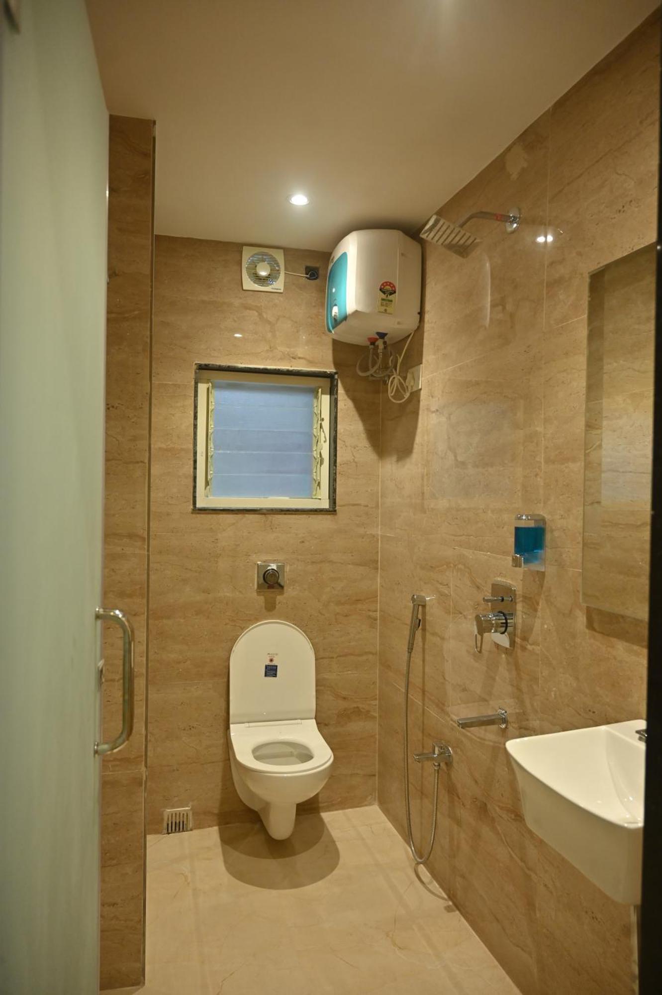 Golden Square - Kolkata Airport Hotel ภายนอก รูปภาพ