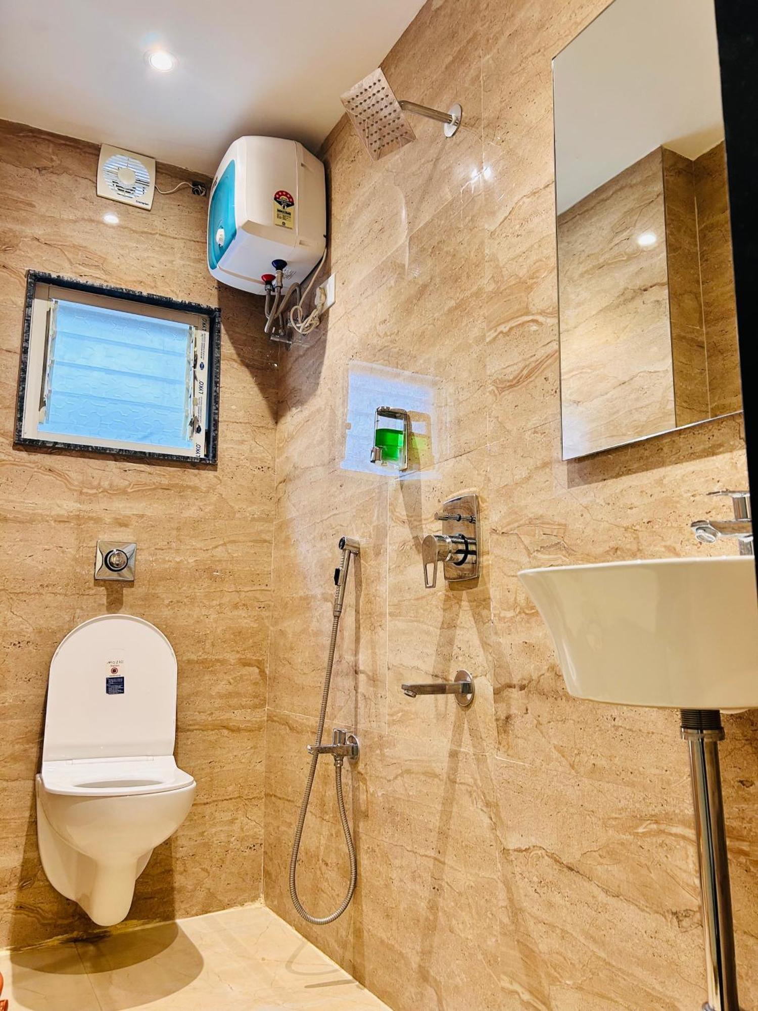 Golden Square - Kolkata Airport Hotel ภายนอก รูปภาพ