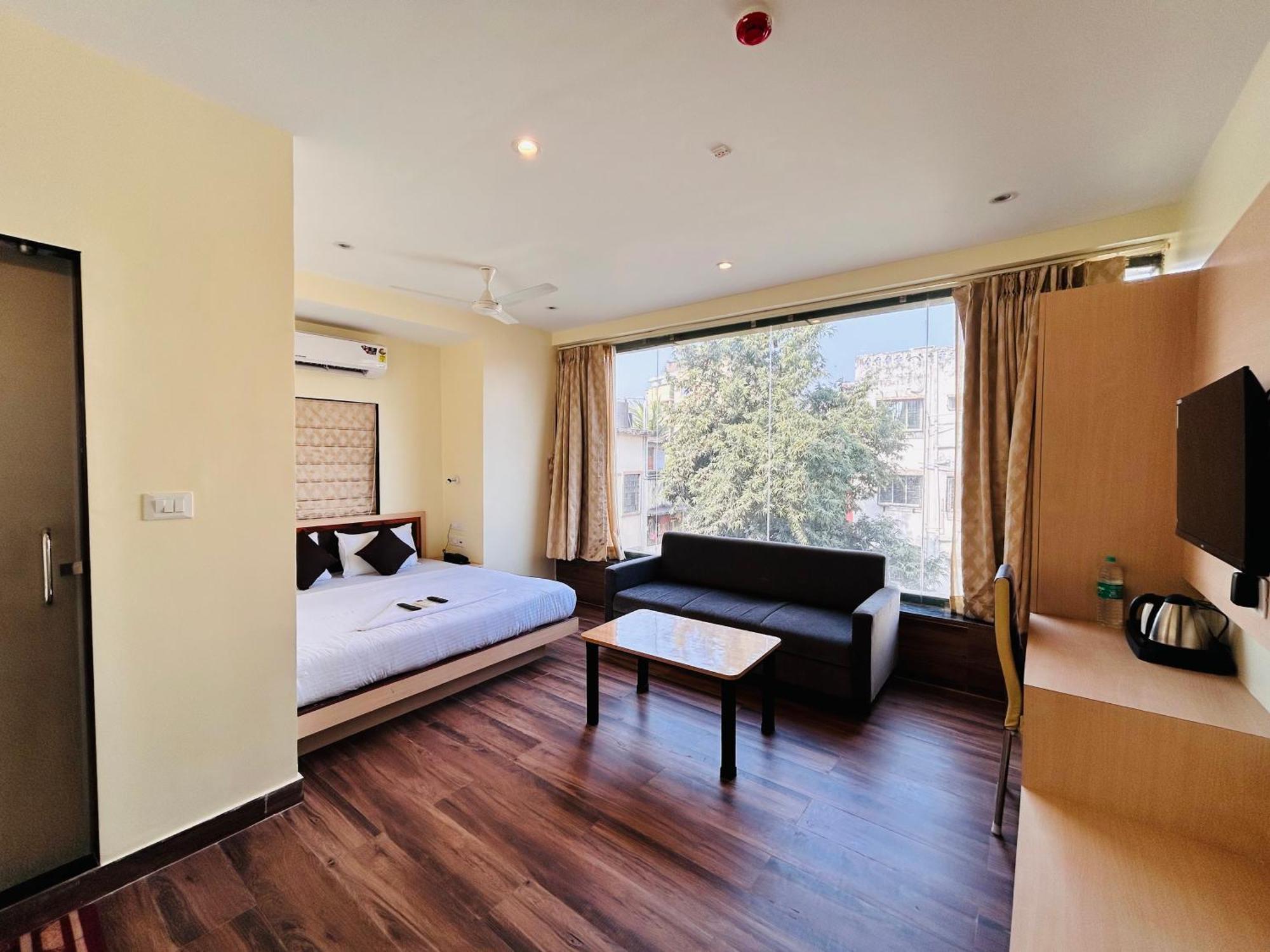 Golden Square - Kolkata Airport Hotel ภายนอก รูปภาพ