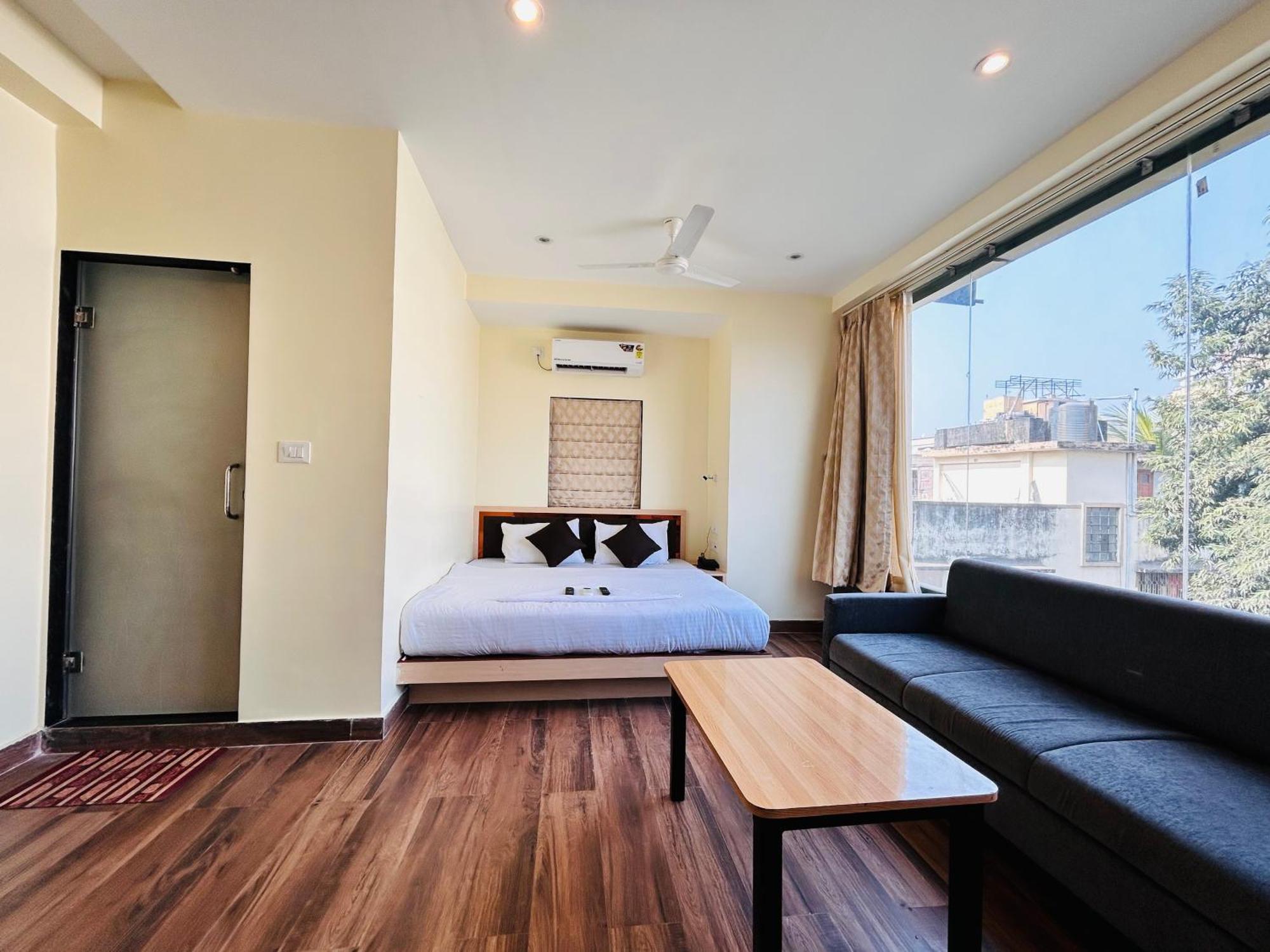 Golden Square - Kolkata Airport Hotel ภายนอก รูปภาพ