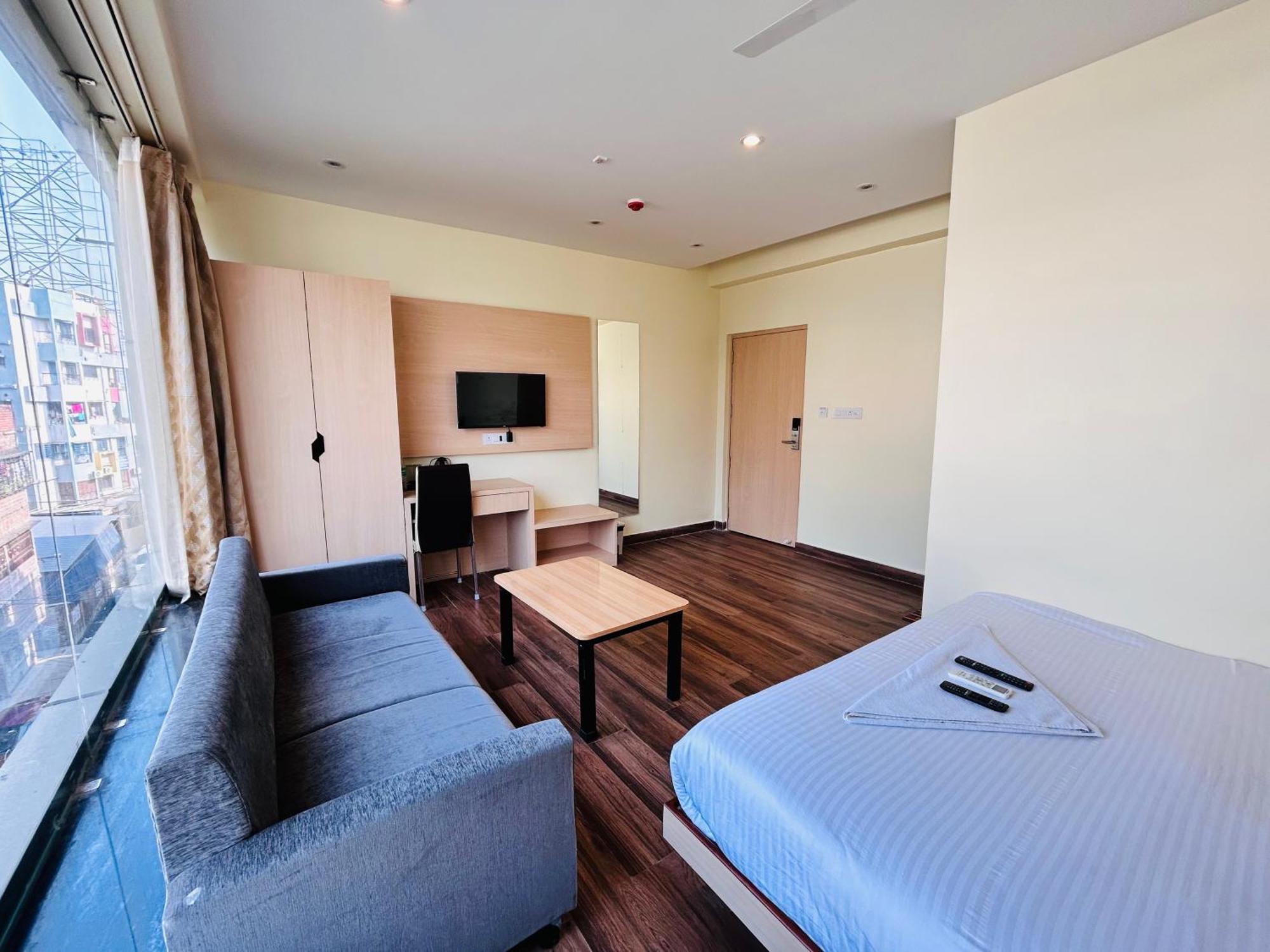 Golden Square - Kolkata Airport Hotel ภายนอก รูปภาพ