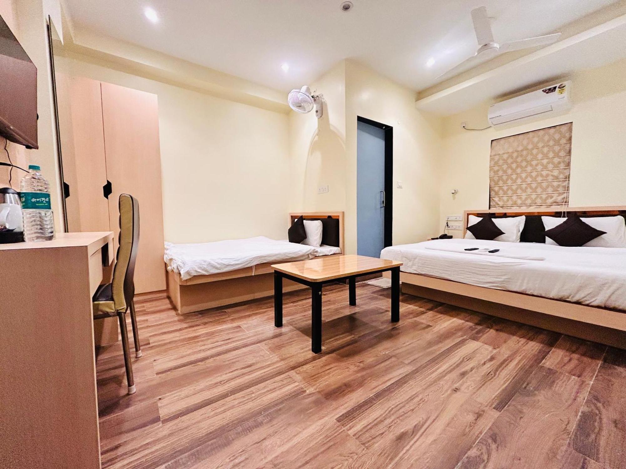 Golden Square - Kolkata Airport Hotel ภายนอก รูปภาพ