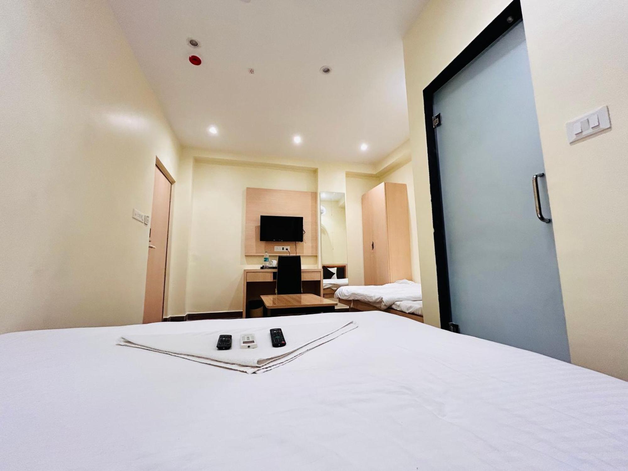 Golden Square - Kolkata Airport Hotel ภายนอก รูปภาพ