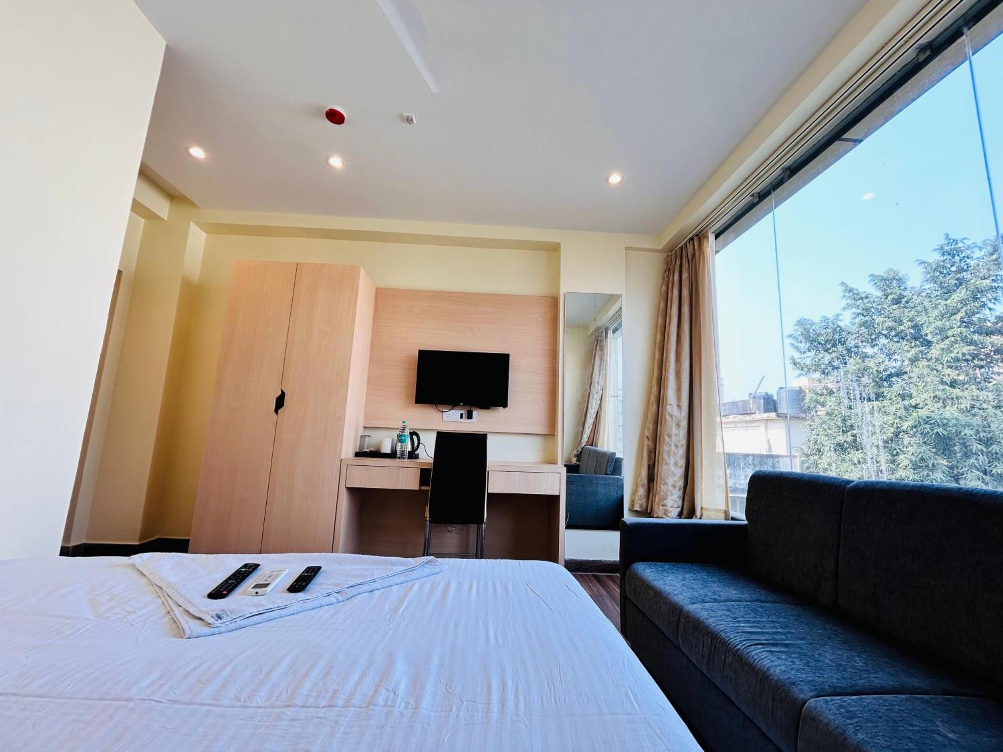 Golden Square - Kolkata Airport Hotel ภายนอก รูปภาพ