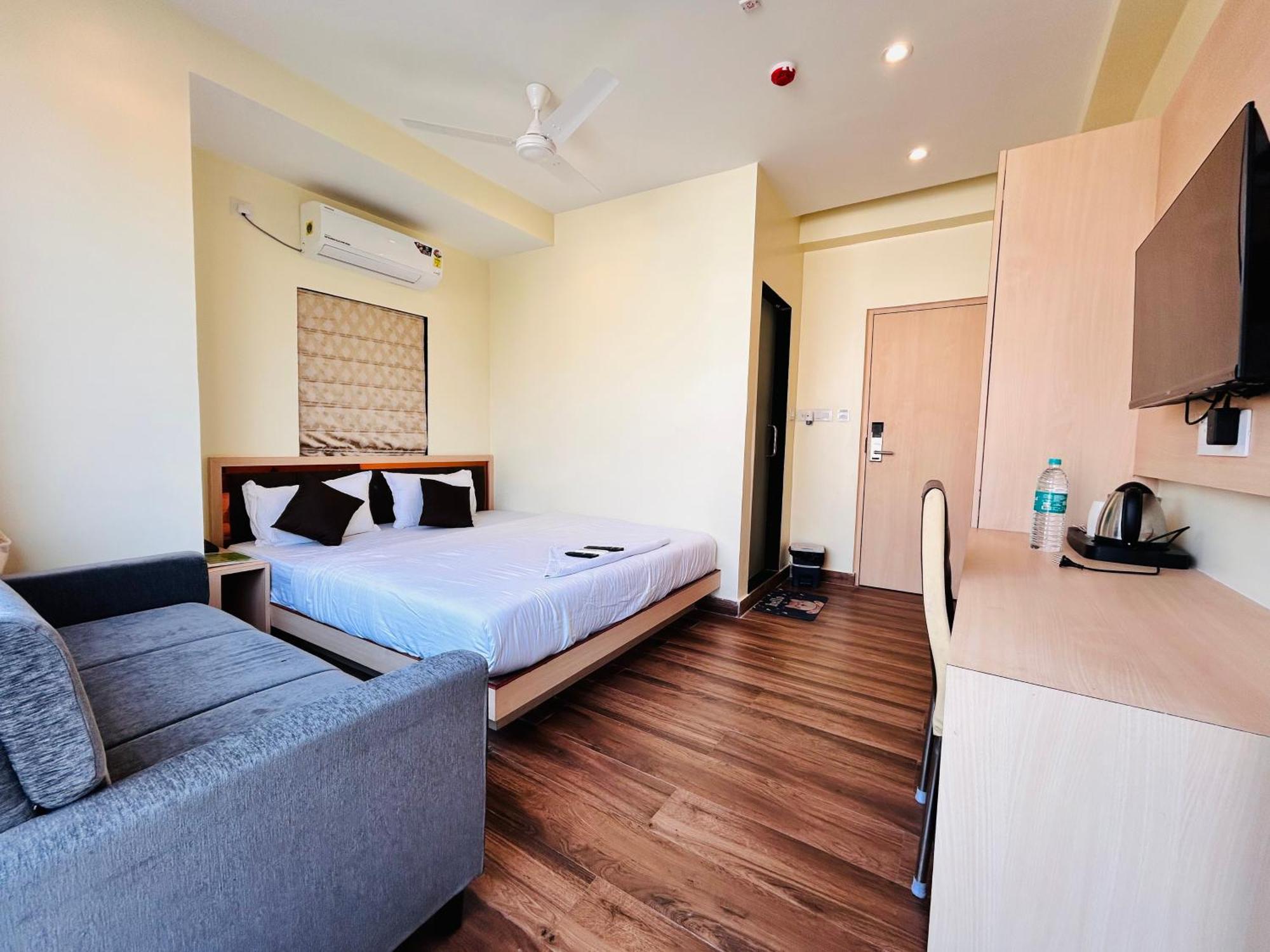 Golden Square - Kolkata Airport Hotel ภายนอก รูปภาพ