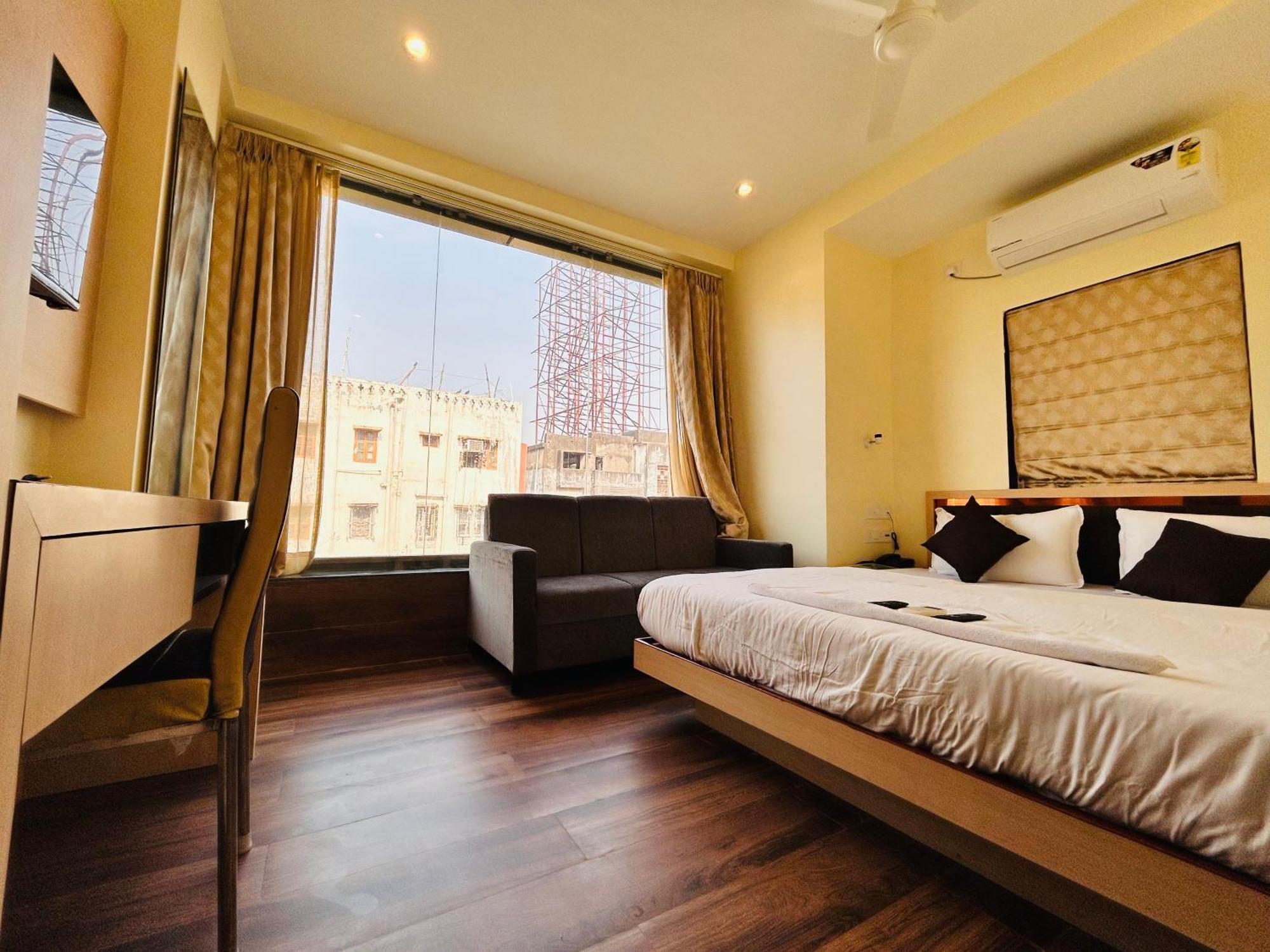 Golden Square - Kolkata Airport Hotel ภายนอก รูปภาพ